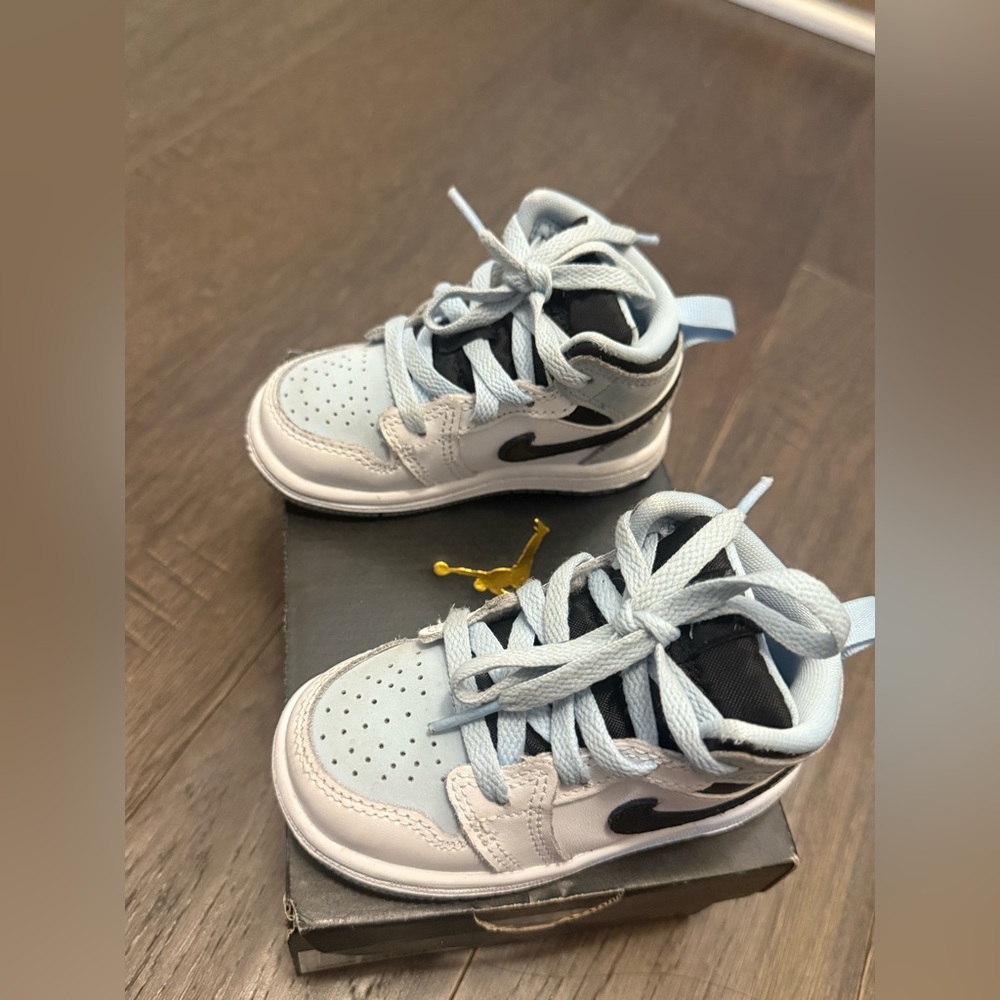 Jordan Kids Sneakers in Sky Blue and Black